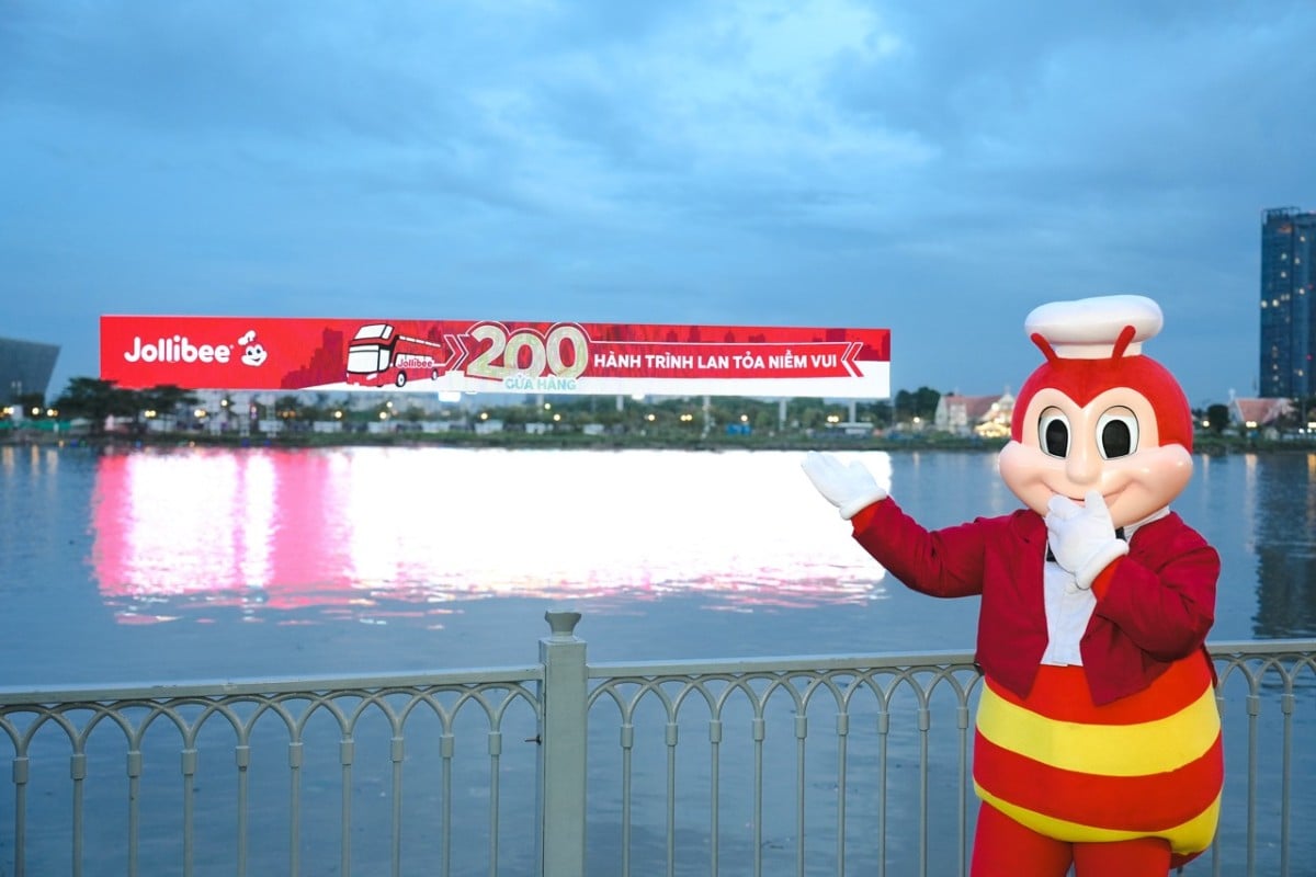 Jollibee Việt Nam gây ấn tượng với chiến dịch khai trương cửa hàng th?200